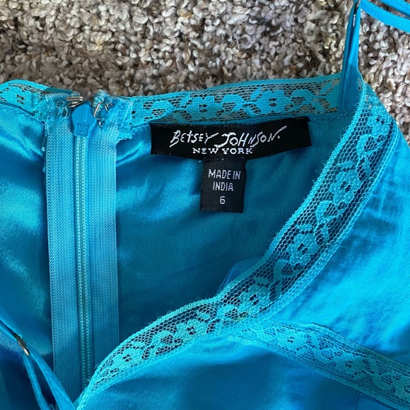 Dress - Picture 2 of 3